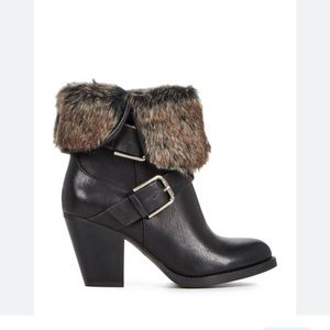 Like New Just Fab McKinley fur Boots size 8.5
